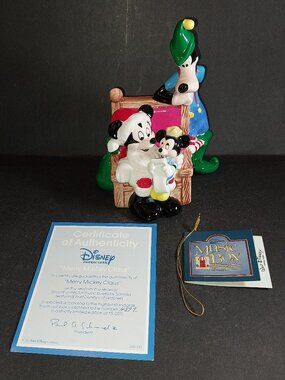 Schmid Disney 1989 Annual Music Box "Santa Claus is Coming to Town"